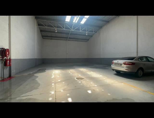 420M² WAREHOUSE TO LET IN SPARTAN
